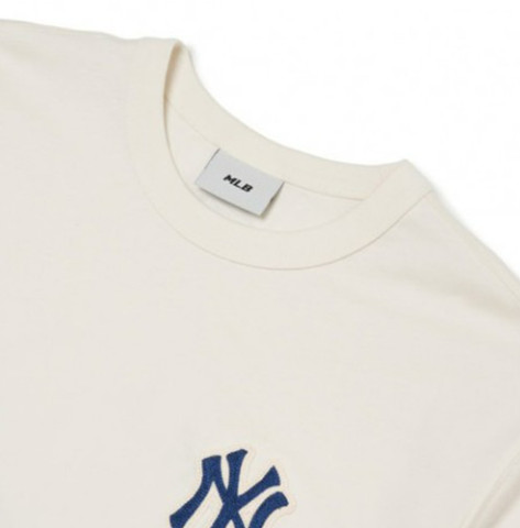 Ao -Phong -MLB -Monogram- Back -Logo -New -York -Yankees -3ATSM2023-50BKS -Trang- Kem