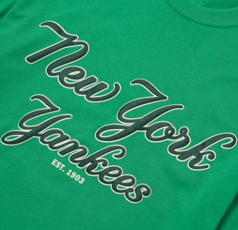 Ao- Phong- MLB -Cursive -Overfit- New -York -Yankees -3ATSR0224-50GNS -Xanh -La