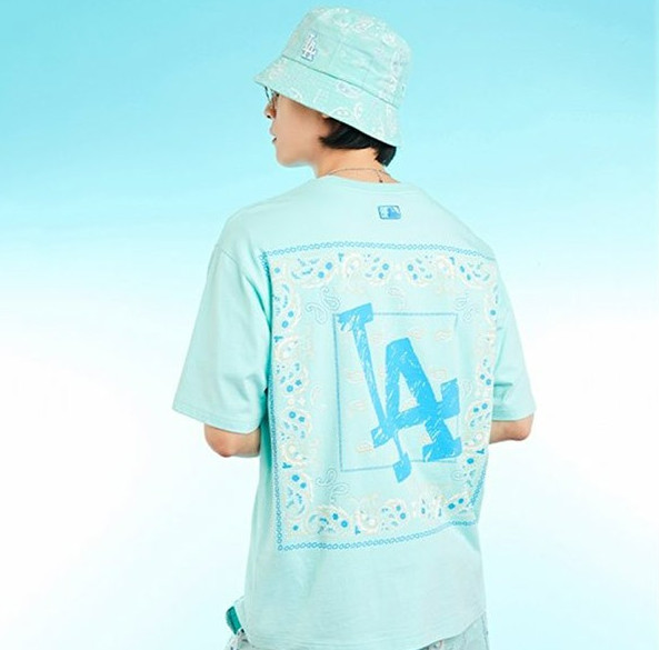 Ao -Phong -MLB -Paisley- Back -Logo- Short- Sleeve- T-shirt -New -York -Yankees- 3ATS52023-07MTL -Xanh -Mint
